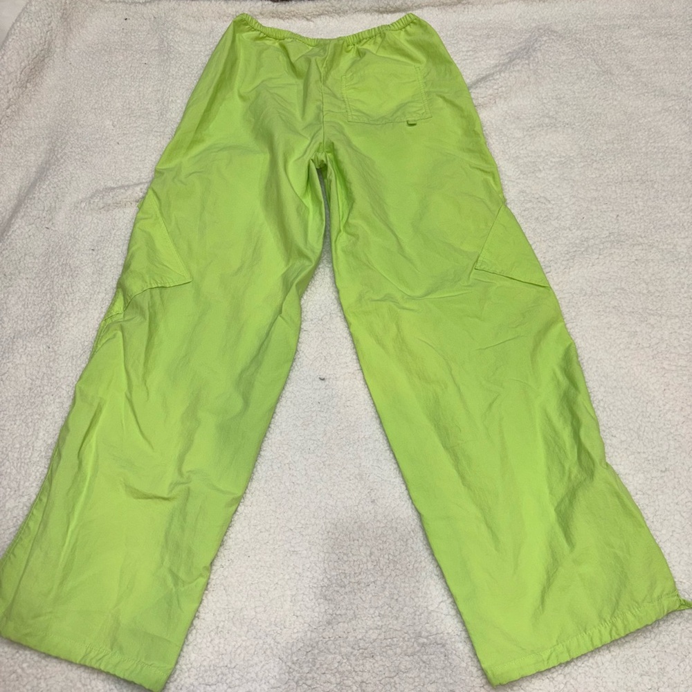 No Boundaries Neon Lime Wide Leg Cargo Pants - Picture 3 of 3